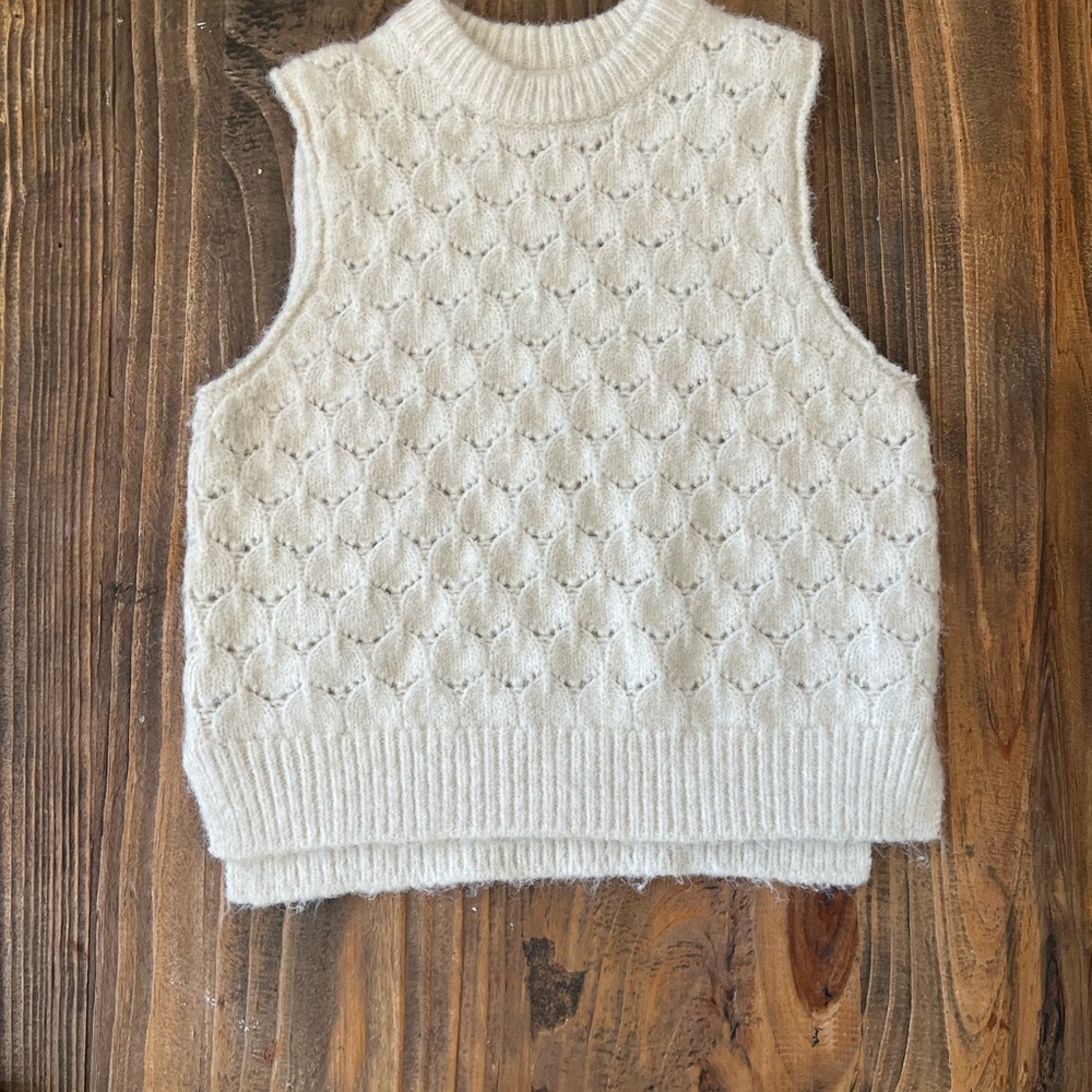 Cream Knit Sleeveless Sweater Vest